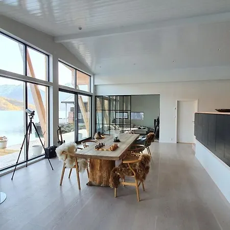 펜션 House By The Fjord With Amazing View