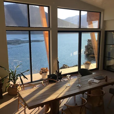 House By The Fjord With Amazing View 펜션