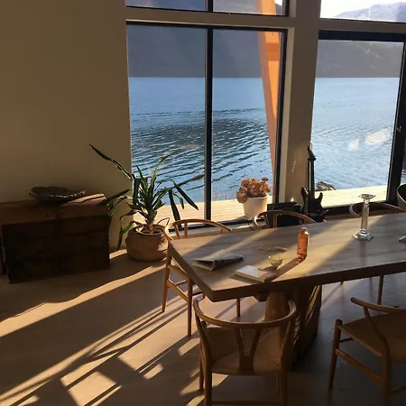House By The Fjord With Amazing View Feriehus