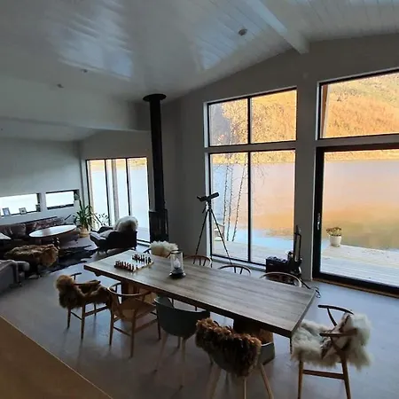 House By The Fjord With Amazing View بيت للعطل